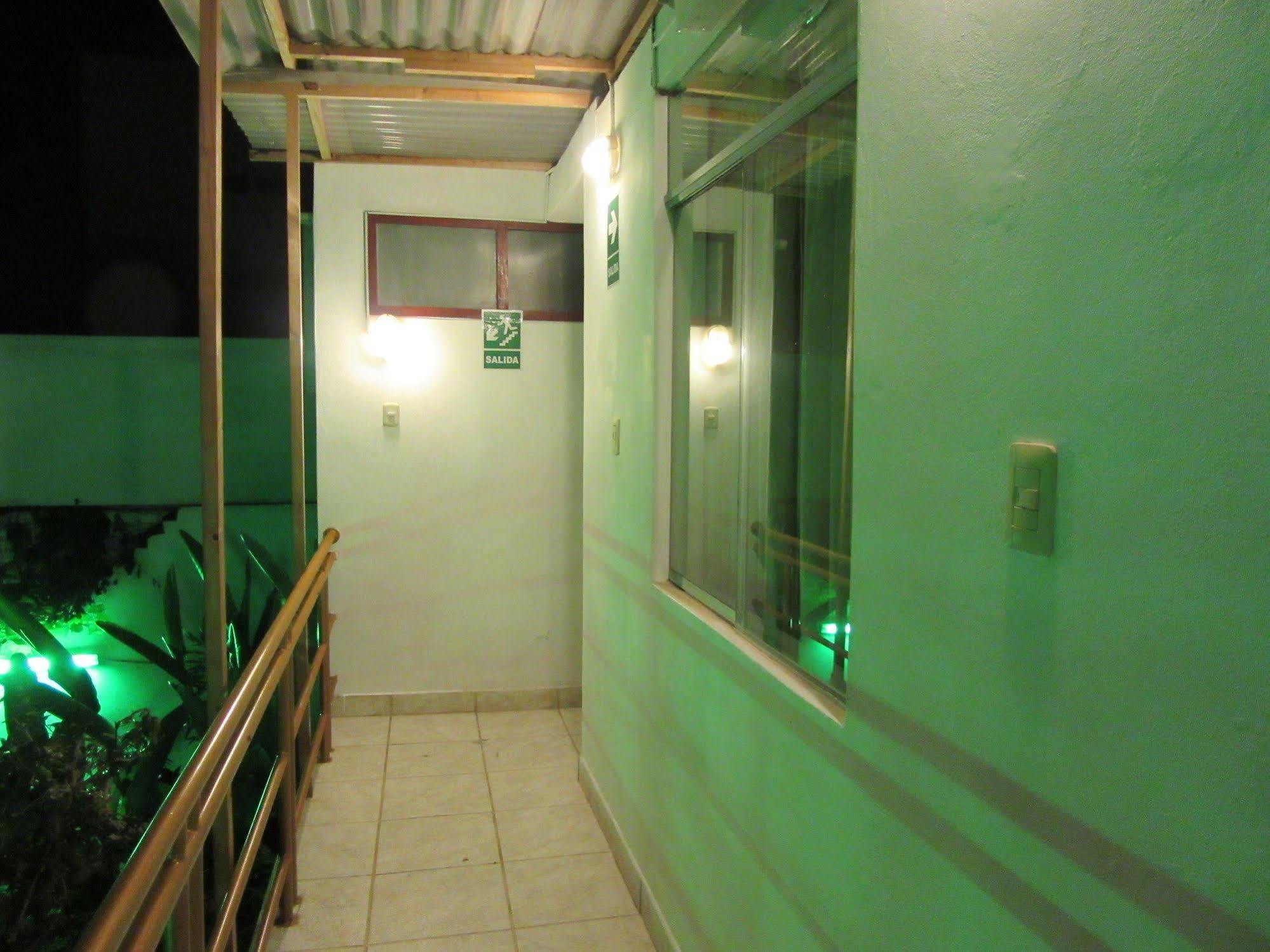 Hostal Las Palmeras Inn Trujillo Kültér fotó